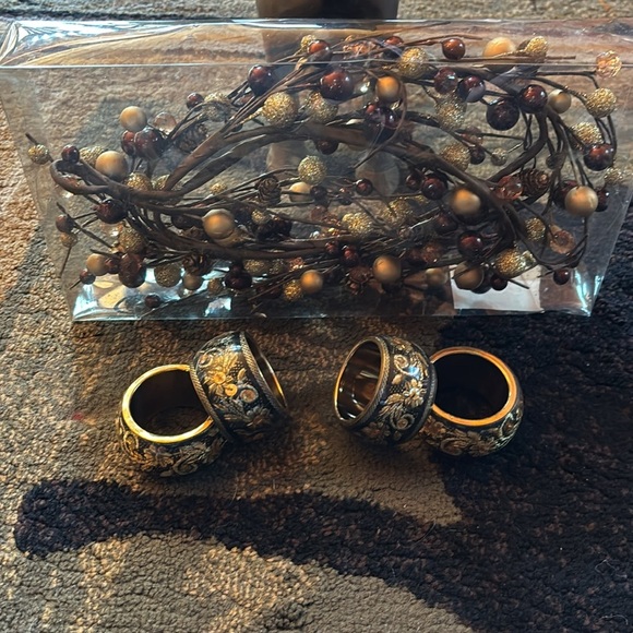 Vintage Table Garland and Napkin Rings! - Picture 5 of 5